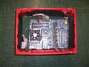 Modding-Doppelschlag: Wakü-Casemod in Schwarz-Rot und Retro-Bierkasten-PC
