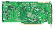 Geforce GTS 250 Rückseite - ein 'nach oben' gerichteter 6-Pin-PCI-Express-Stromanschluss lassen die 9 Inch lange Referenzkarte (ca. 23 Zentimeter) auch in beengten Gehäusen Platz finden.