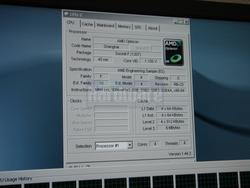 AMD 45nm-Phenom: Die CPU-z-Version 1.44.2 hat noch Geheimnisse vor uns wie den Arbeitstakt, zeigt aber wahrscheinlich die korrekte Kernspannung (Bild: PCGH)
