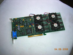 Die Voodoo5 6000 von der Comdex '99: ein Dummy mit vier Voodoo3-Chips und keinerlei Funktion (Bild: Gary Donovan, thedodgegarage.com/3dfx)
