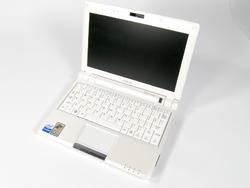 Das neue Eee-PC-Modell 900 mit 8,9-Zoll-Bildschirm. (Bild: PCGH)
