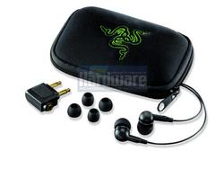 Razer Moray: Mit dabei: Aufsätze in unterschiedlichen Größen und ein Adapter fürs Flugzeug 