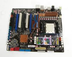 Asus M4A79T Deluxe (5)