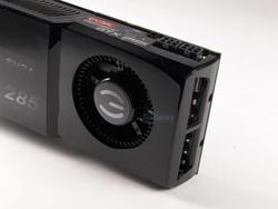 Evga Geforce GTX 285 FTW - Die Lüfternabe ziert das Evga-E.