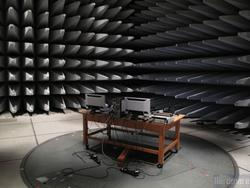 Fujitsu Testlabore: Elektromagnetische Verträglichkeit wird hier gemessen.