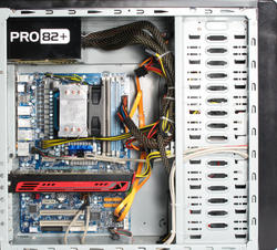 Mit 0,6 Sone ist der Komplett-PC unter 2D sehr leise.