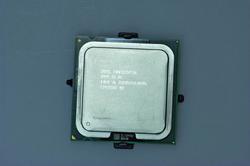 AMD Phenom II X4 965 BE: Mit 3,4 GHz ist der Phenom II X4 965 der am höchsten getaktete AMD-Prozessor. Der offene Multiplikator erlaubt eine weitere Steigerung der Taktfrequenz, im neuen C3-Stepping erreichten wir so fast 4 GHz. Achten Sie unbedingt auf das neue Stepping, mit dem die Verlustleistung noch im Rahmen bleibt (125 statt 140 Watt).