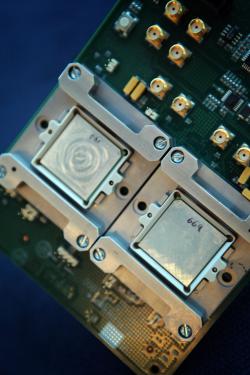 Intel und Micron arbeiten am Hybrid Memory Cube, der in ersten eigenen Tests verspricht, DDR3 durch mehr Tempo und weniger Energieverbrauch abzulösen. (1)