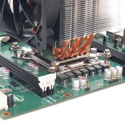 Scythe bietet ab sofort ein günstiges Schrauben-Kit an, mit dem vorhandene Kühler auch mit dem neuen Sockel LGA 2011 verwendet werden können. (2)
