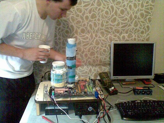 Das Rekordsetup mit dem Biostar Tpower I45 (Bild "youngpro", Xtremesystems)