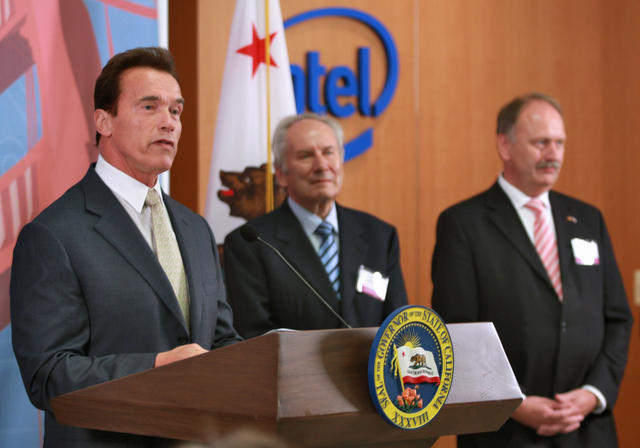 Killerspiel-Diskussion: Supreme Court erklärt kalifornisches Gesetz für verfassungswidrig. Initiert wurde die Klage vor dem Obersten Gericht noch von Arnold Schwarzenegger - hier bei einem Besuch der Cebit.