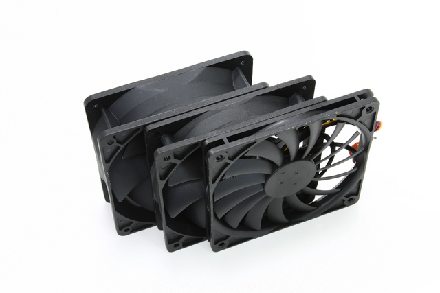 Die Slip Stream 120 mm Slim mit nur 12 Millimeter Rahmenstärke