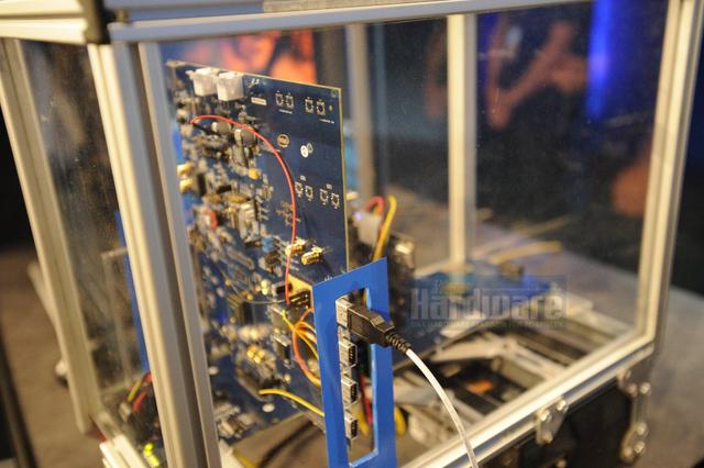 Intel Light Peak: Erste Produkte sollen angeblich bereits Anfang 2011 kommen. Hier: Bilder von der IDF. (12)
