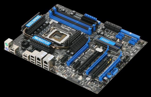 MSI Big Bang Trinergy: P55-Mainboard mit NF-200-Chip (3)