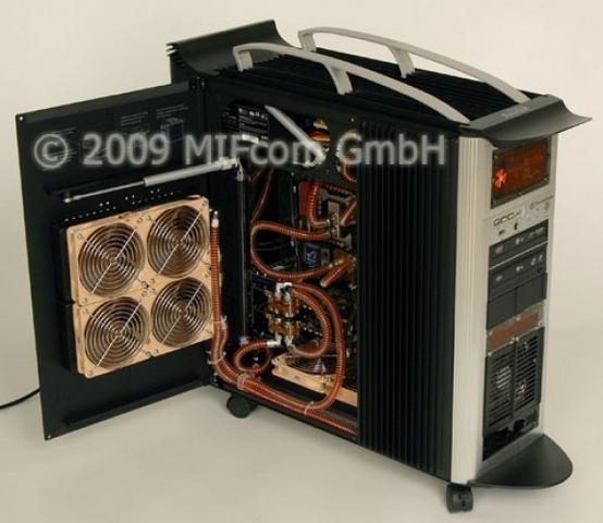 High-End-PC MIFcom SwordM-975XE V2 mit zwei Wasserkühlungs-Kreisläufen und Quad-Crossfire (1)