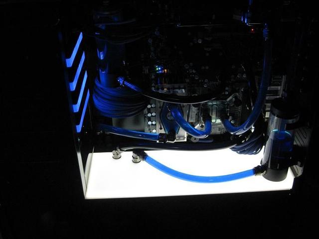Faszinierende Luxus-Casemod: XE's Murdermod in Black and Blue (104)