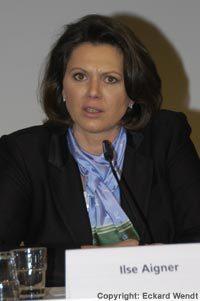 Bundesverbraucherministerin Ilse Aigner setzt sich gegen Kostenfallen im Internet ein. Nun auf EU-Ebene. 