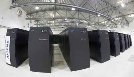 Supercomputer: Lichtwellen sollen die Kommunikation zwischen Chips in neue Ebenen heben.  (2)
