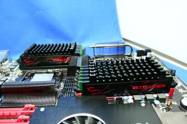 EVGA Super Record 2 (SR-2) bestückt mit dem G.Skill 48-GiByte-DDR3-Kit