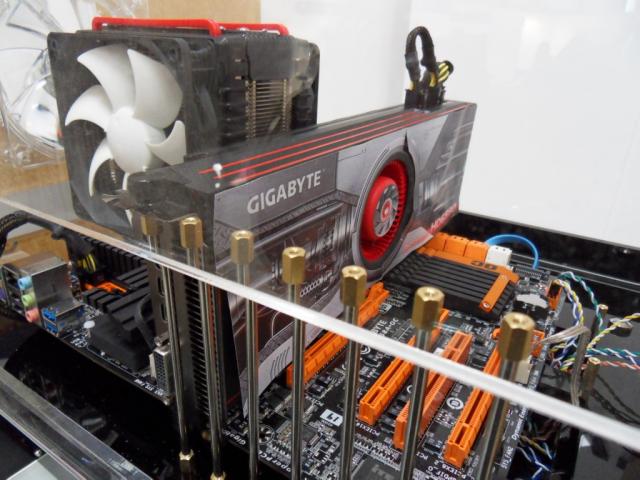 Radeon HD 6990 von Gigabyte