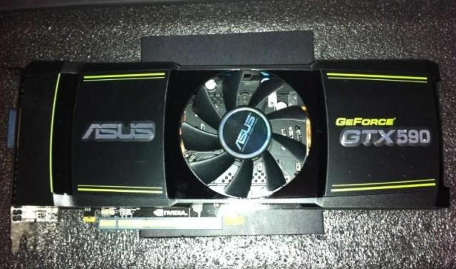 Asus Geforce GTX 590: Unboxing-Bilder der neuen Dual-GPU-Grafikkarte (6)