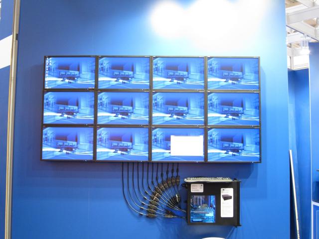 Matrox schlägt Eyefinity: Bis zu 16 Displays an einem PC