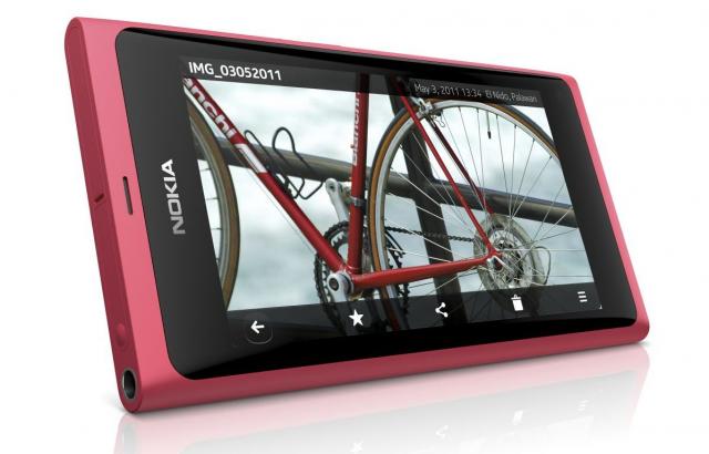 Nokia N9 mit MeeGo kommt laut Nokia im September auf den Markt. (8)