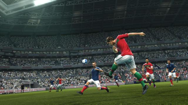 PES 2012: Neue Screenshots zeigen brenzlige Spielszenen und die Active AI (4)