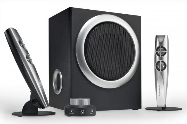 Wavemaster Stax: Aktives 2.1-System im platzsparenden Design. (3)