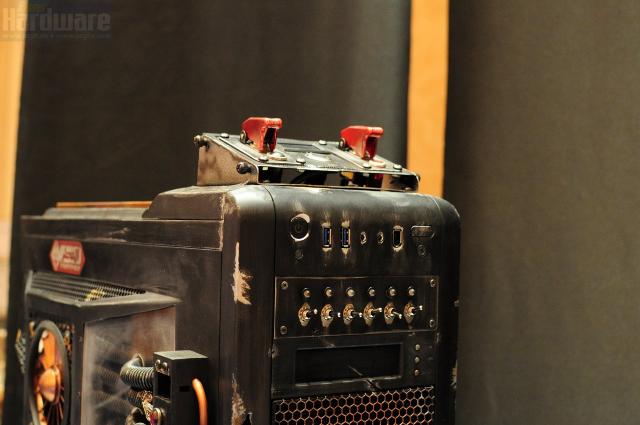 CES Corsair Carbide C400 Casemod by Bill Owens/MNPCTech  (14)