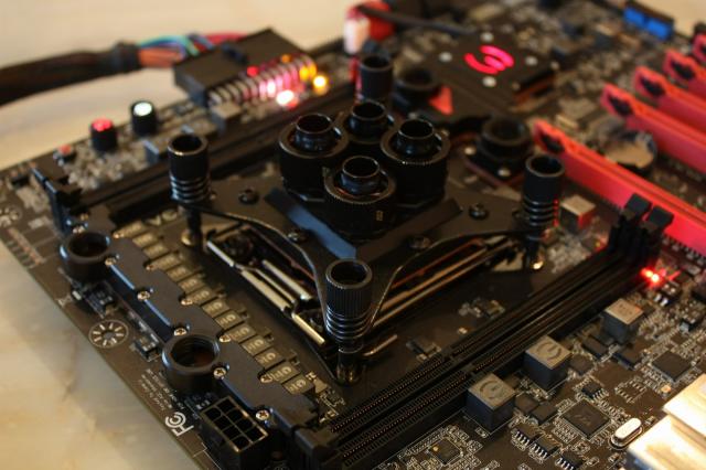 EVGA WC X79 FTW  (4)
