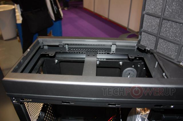 Bitfenix zeigt zwei neue Gehäuse. (2)