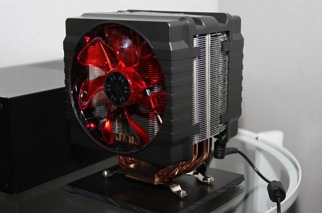 CES 2012: CPU-Kühler mit eingebautem Rechner lässt Nerd-Herzen höher schlagen. (4)