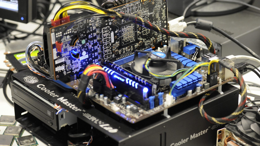  480 GPUs seit 2009 im Vergleich: Wie viel Strom schlucken Radeon, Geforce und Co.?