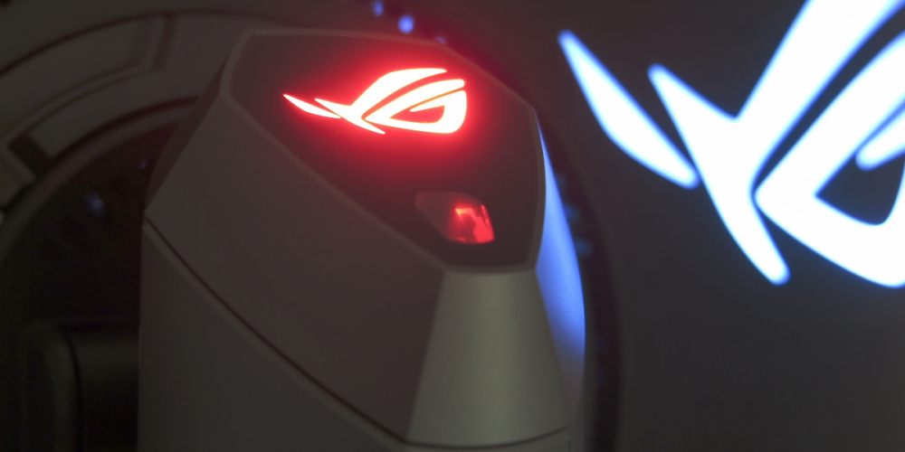Asus ROG Swift PG27UQ: Custom-Wasserkühlung macht lautes Monitor-Flaggschiff zum Leisetreter (1)