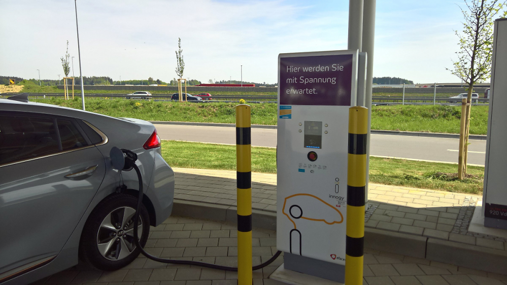 Neues Konzept: Straßenlaternen könnten zu Ladestationen für E-Autos werden