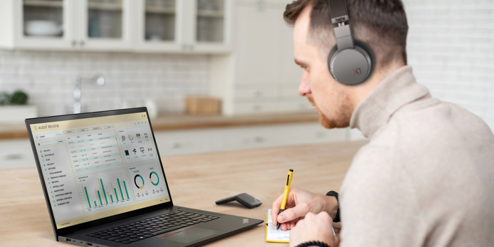 Lenovo ThinkPad X1 Extreme Gen 4 01