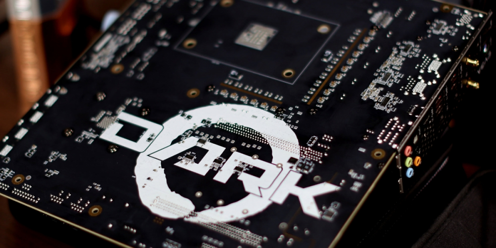 EVGA Dark für Ryzen 5000: Erstes Bild von "Kingpin" (1)
