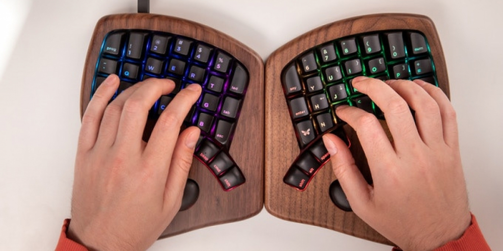 Keyboardio finanziert derzeit über eine Kickstarter-Kampagne ihre neuste ergonomische Holztastatur "Model 100". (5)