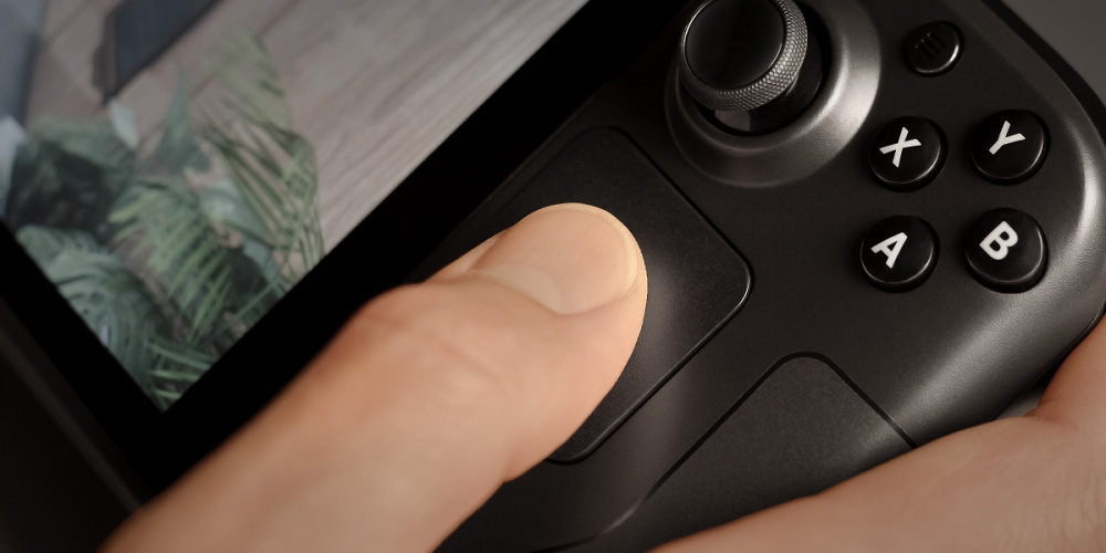 In einem Video stellt ein Designer bei Valve das Trackpad und die gyroskopische Steuerung des Steam Deck vor.