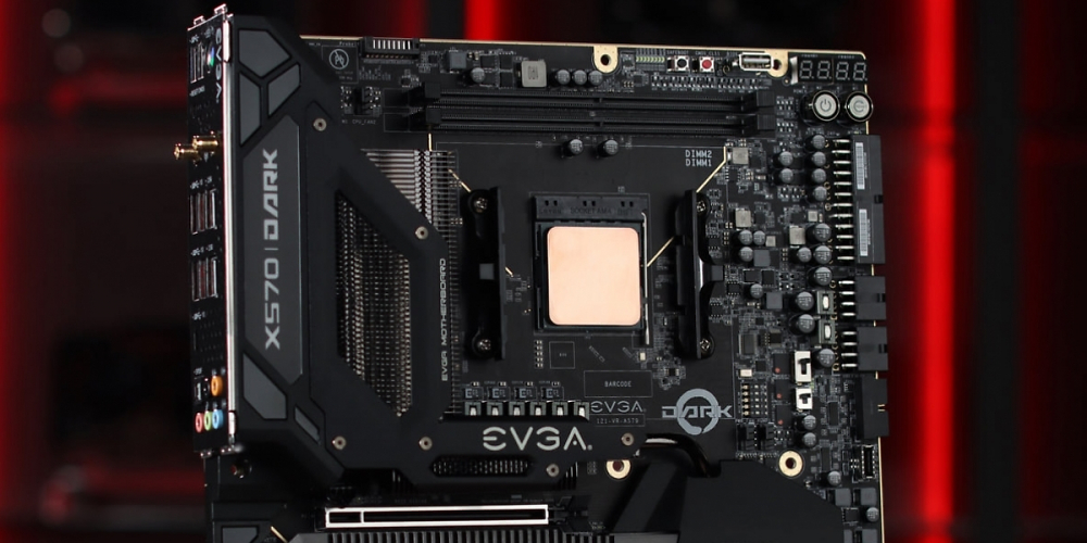 Ein Foto des EVGA X570S Dark.
