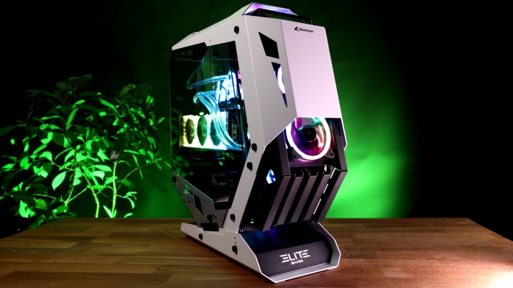 Elite Shark CA700: 400 Euro Designer-Case im Test 