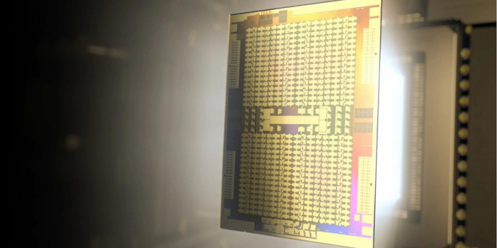AMD Instinct MI250X: CDNA2-GPU angeblich mit 128 GB HBM2e, 48 TFLOPs und 500W