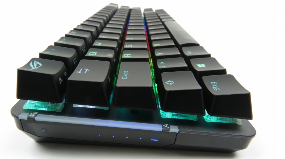 Asus ROG Falchion im Test: Kabelloses Keyboard für Spieler mit kleinem Format, aber großer Ausstattung
