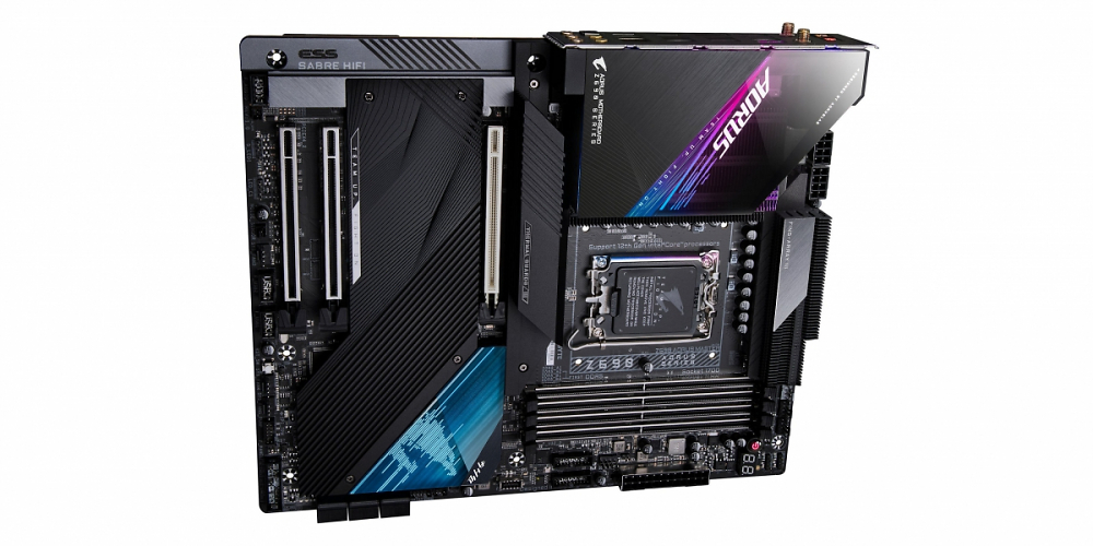 Bei Twitter wurde ein Foto eines Z690-Mainboards aus Gigabytes Aorus-Master-Serie geleakt.