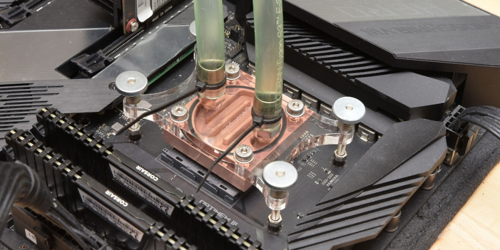 Retro-Wasserkühlung: 20 Jahre alter Cuplex-Kühler kühlt Ryzen 7 5800X im PCGHX-Test