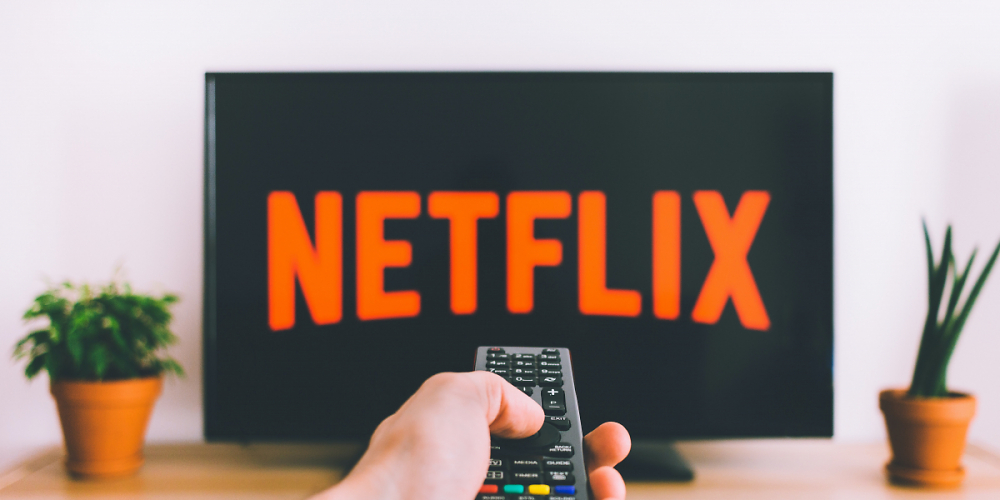 Das Teilen von Netflix-Konten ist seit Kurzem mit einer Zusatzgebühr versehen. Der Prozess selbst hat dabei noch mit einigen Problemen zu kämpfen.