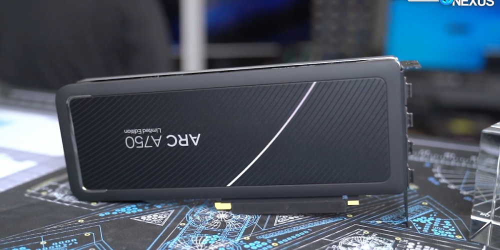 In einem Video von Gamers Nexus ist Intels obere Mittelklasse-GPU A750 zu sehen, die der Youtuber für einen späteren Zeitpunkt testet.