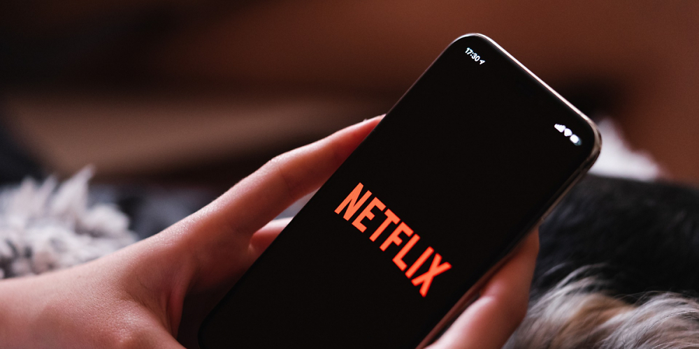 Auf iPhones und iPads lassen sich wieder Abos für den Streaming-Dienst Netflix abschließen. Dafür werden Nutzer auf eine externe Webseite weitergeleitet.