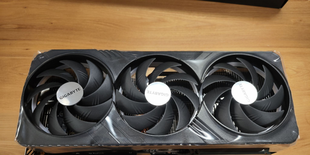 In Hongkong wird derweil ein Gigabyte-Modell des neuen Ada-Lovelace-Flaggschiffs Geforce RTX 4090 angeboten. Der Preis lässt allerdings aufhorchen. (6)